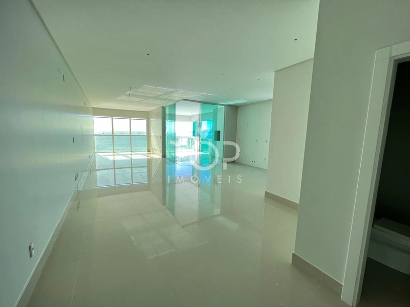LINDO APARTAMENTO FRENTE MAR: 1ª foto da galeria de imagens do imóvel