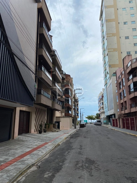 4 SUÍTES ALTO PADRAO DE ACABAMENTO, MEIA PRAIA: 2ª foto da galeria de imagens do imóvel