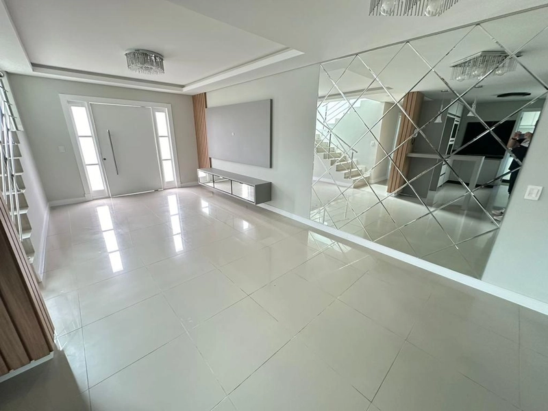 CASA EM ITAPEMA: 6ª foto da galeria de imagens do imóvel