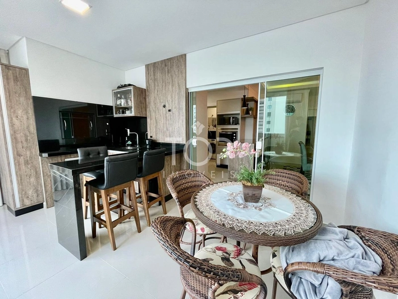 APARTAMENTO MOBILIADO EM MEIA PRAIA: 2ª foto da galeria de imagens do imóvel