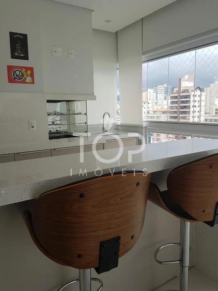 APARTAMENTO FINAMENTE MOBILIADO EM MEIA PRAIA: 1ª foto da galeria de imagens do imóvel