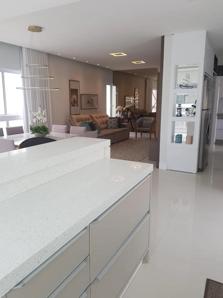 APARTAMENTO FINAMENTE MOBILIADO EM MEIA PRAIA: 41ª foto da galeria de imagens do imóvel