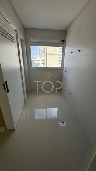 APARRTAMENTO QUADRA MAR EM MEIA PRAIA: 3ª foto da galeria de imagens do imóvel