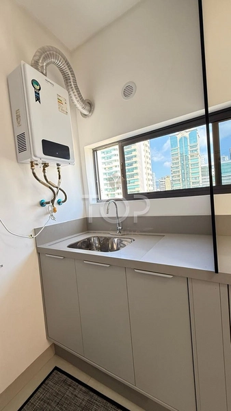 LINDO APARTAMENTO NOVO MOBILIADO NA MEIA PRAIA: 3ª foto da galeria de imagens do imóvel