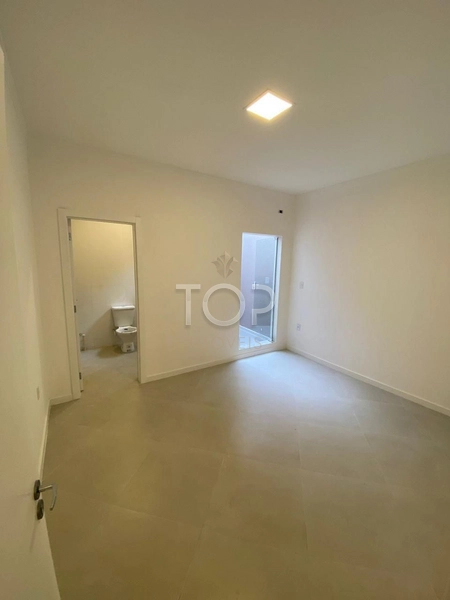 CASA EM ITAPEMA: 3ª foto da galeria de imagens do imóvel