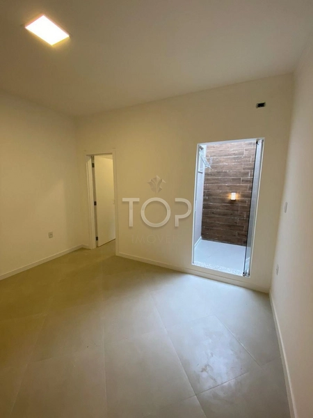 CASA EM ITAPEMA: 2ª foto da galeria de imagens do imóvel