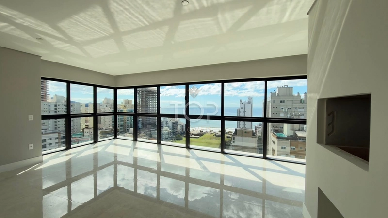 APARTAMENTO ALTO PADRÃO COM VISTA PARA O MAR EM MEIA PRAIA: 10ª foto da galeria de imagens do imóvel