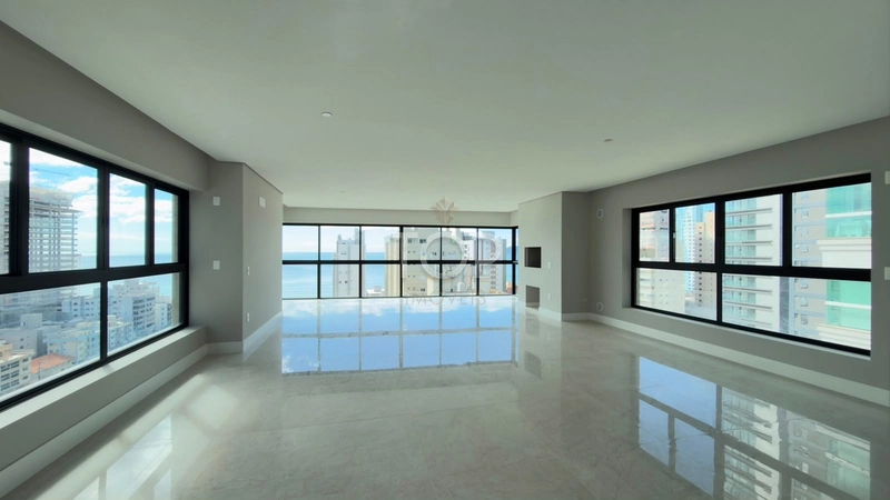 APARTAMENTO ALTO PADRÃO COM VISTA PARA O MAR EM MEIA PRAIA: 1ª foto da galeria de imagens do imóvel