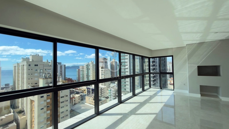 APARTAMENTO ALTO PADRÃO COM VISTA PARA O MAR EM MEIA PRAIA: 11ª foto da galeria de imagens do imóvel
