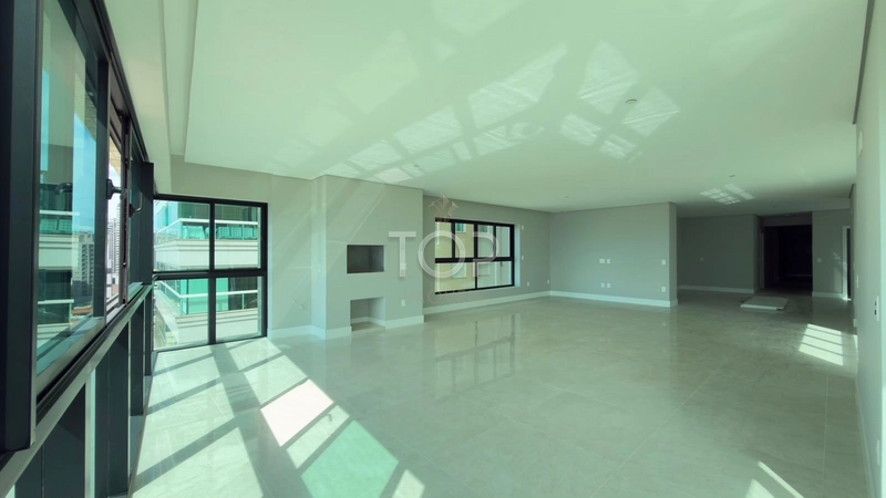 APARTAMENTO ALTO PADRÃO COM VISTA PARA O MAR EM MEIA PRAIA: 14ª foto da galeria de imagens do imóvel