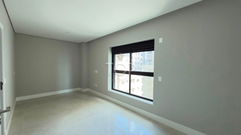 APARTAMENTO ALTO PADRÃO COM VISTA PARA O MAR EM MEIA PRAIA: 2ª foto da galeria de imagens do imóvel