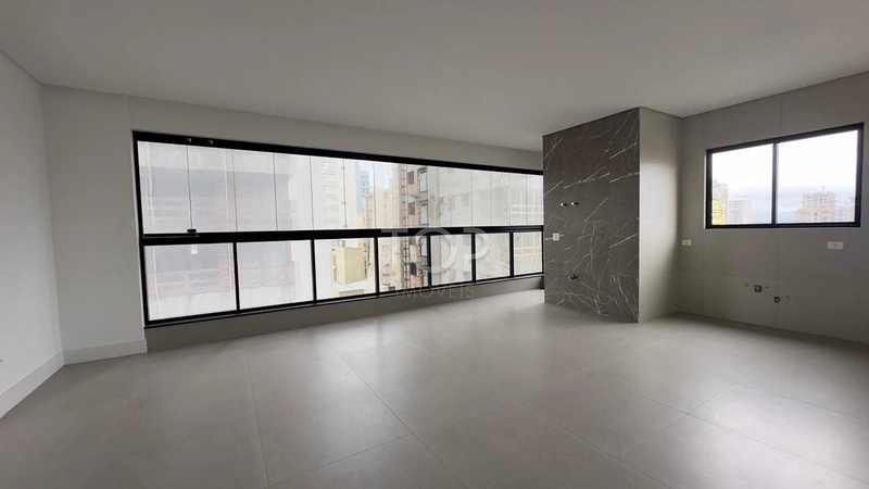 APARTAMENTO PRONTO EM MEIA PRAIA: 1ª foto da galeria de imagens do imóvel