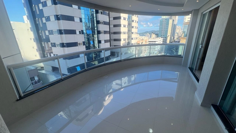 FINAMENTE MOBILIADO EM MEIA PRAIA: 15ª foto da galeria de imagens do imóvel