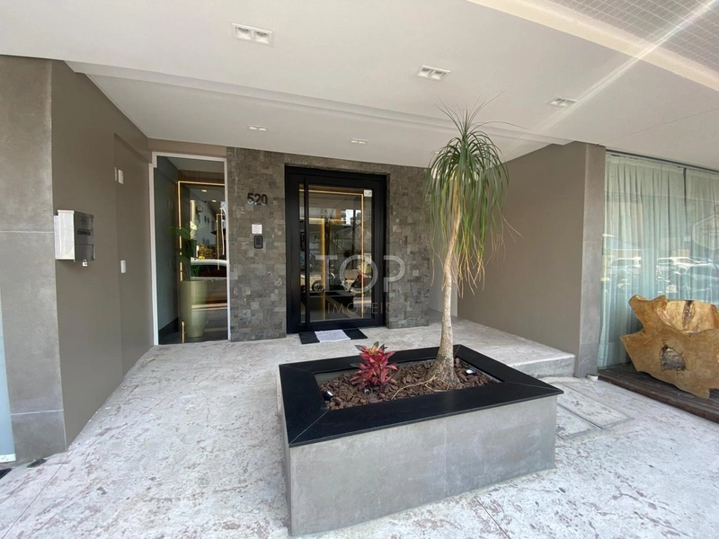 Apartamento novo mobiliado com 3 suítes na Meia Praia: 2ª foto da galeria de imagens do imóvel