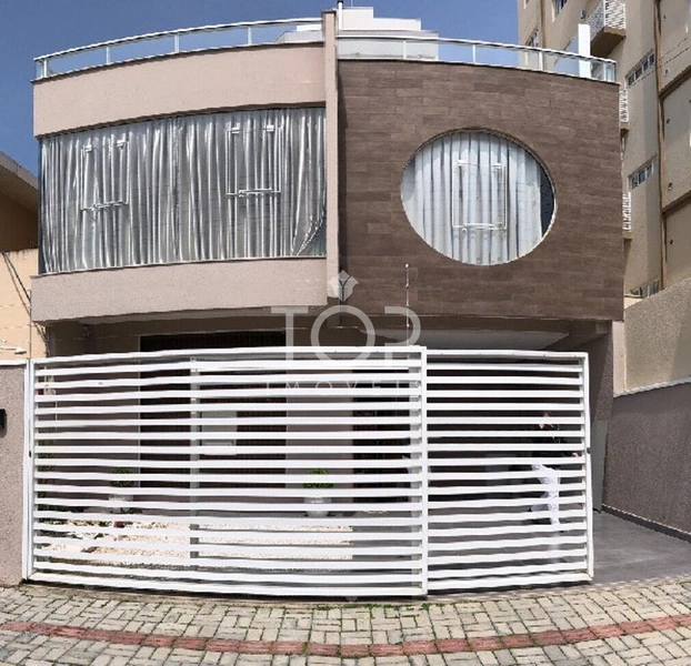 CASA TRIPLEX  EM PORTO BELO PEREQUÊ: 5ª foto da galeria de imagens do imóvel