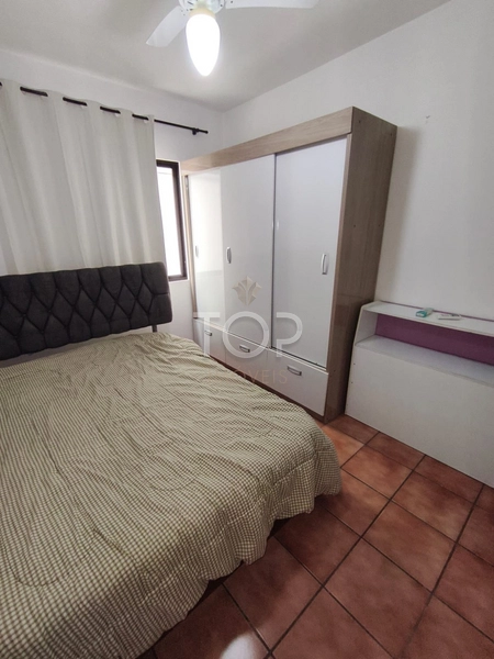 Apartamento mobiliado à 150 metros do mar em Meia Praia: 10ª foto da galeria de imagens do imóvel