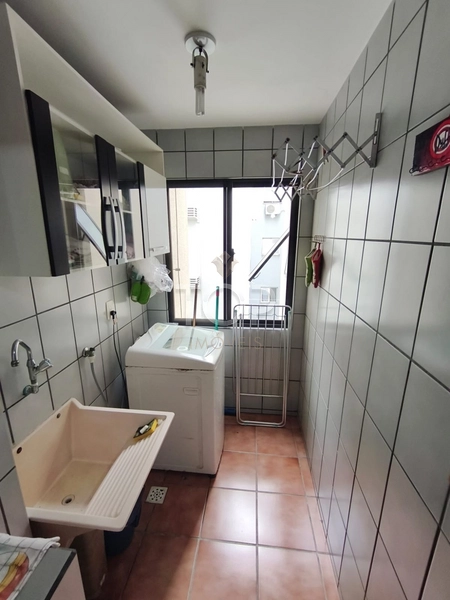 Apartamento mobiliado à 150 metros do mar em Meia Praia: 1ª foto da galeria de imagens do imóvel