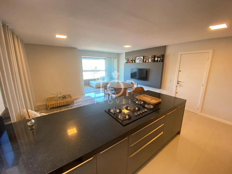 LINDO APARTAMENTO, PRONTO PARA MORAR EM MEIA PRAIA: 2ª foto da galeria de imagens do imóvel