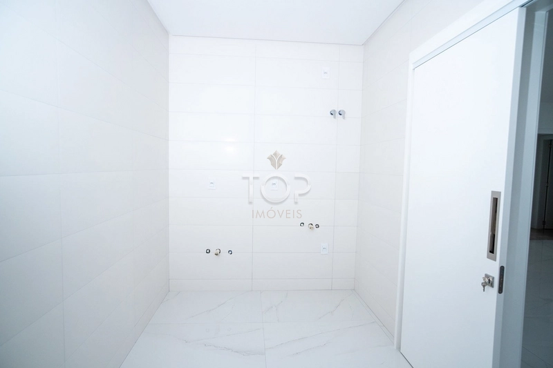 PRONTO PARA MORAR EM MEIA PRAIA: 32ª foto da galeria de imagens do imóvel