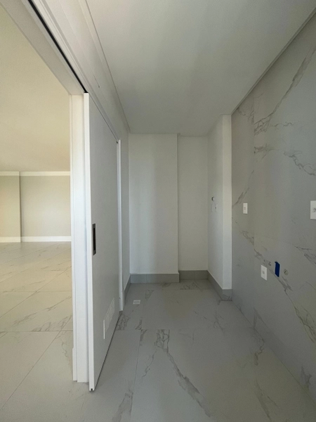 4 SUÍTES NO CENTRO DE ITAPEMA: 2ª foto da galeria de imagens do imóvel