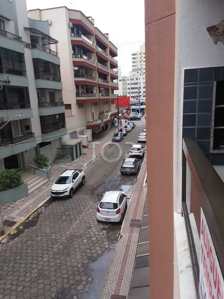 Apartamento quadra mar em Meia Praia: 2ª foto da galeria de imagens do imóvel