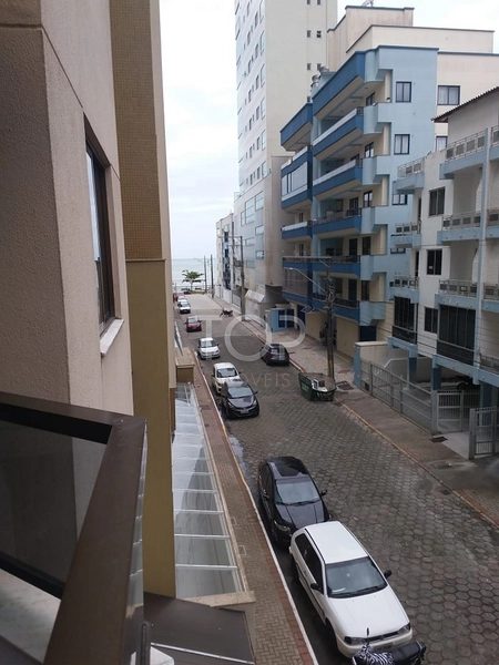 Apartamento quadra mar em Meia Praia: 1ª foto da galeria de imagens do imóvel