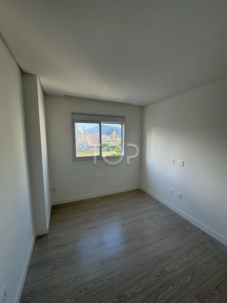 APARTAMENTO FRENTE AVENIDA ALTO PADRAO MEIA PRAIA: 10ª foto da galeria de imagens do imóvel