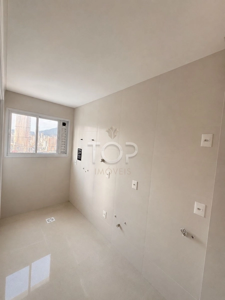APARTAMENTO FRENTE AVENIDA ALTO PADRAO MEIA PRAIA: 20ª foto da galeria de imagens do imóvel