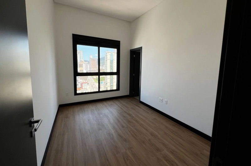 APARTAMENTO NOVO EM MEIA PRAIA: 7ª foto da galeria de imagens do imóvel