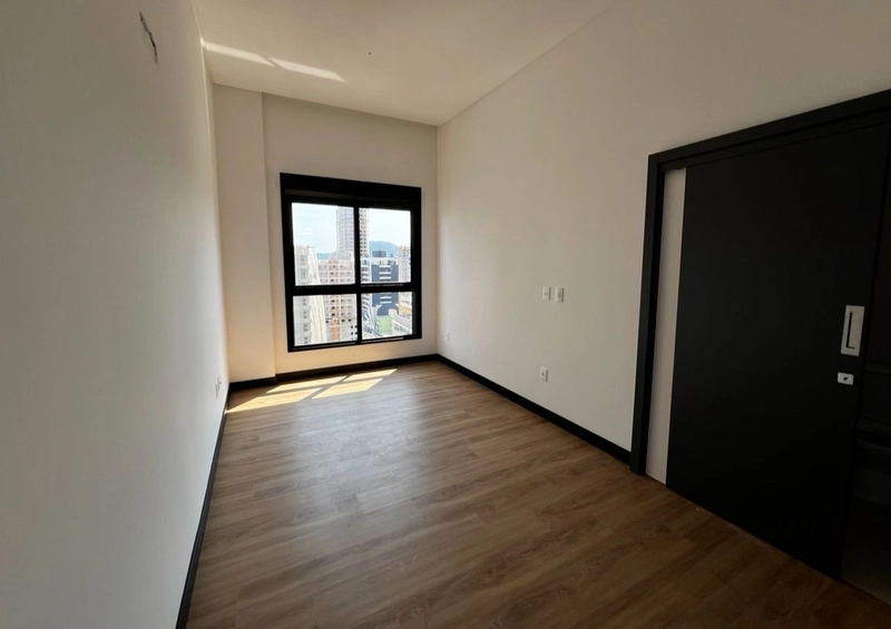 APARTAMENTO NOVO EM MEIA PRAIA: 8ª foto da galeria de imagens do imóvel