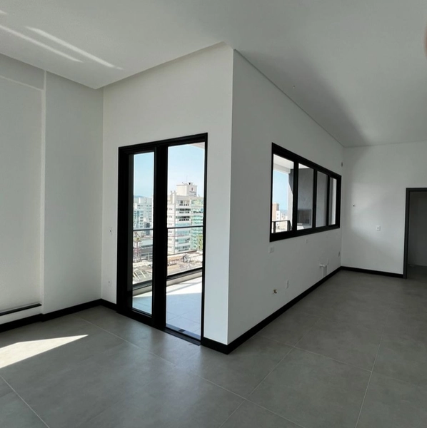 APARTAMENTO NOVO EM MEIA PRAIA: 5ª foto da galeria de imagens do imóvel