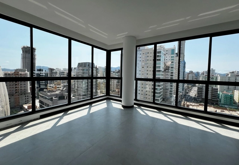 APARTAMENTO NOVO EM MEIA PRAIA: 3ª foto da galeria de imagens do imóvel