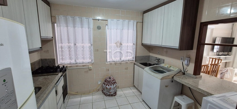 APARTAMENTO MOBILIADO NA QUADRA DO MAR, EM MEIA PRAIA : 4ª foto da galeria de imagens do imóvel