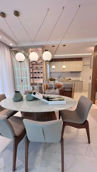 APARTAMENTO AUTOMATIZADO E FINAMENTE MOBILIADO EM MEIA PRAIA: 1ª foto da galeria de imagens do imóvel