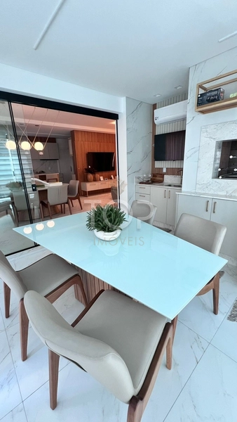 APARTAMENTO AUTOMATIZADO E FINAMENTE MOBILIADO EM MEIA PRAIA: 3ª foto da galeria de imagens do imóvel