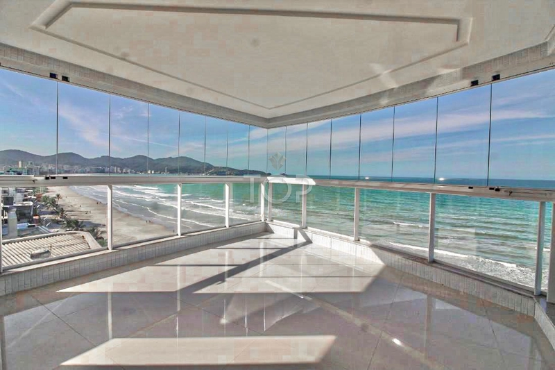 Frente mar com lazer completo na Meia Praia: 2ª foto da galeria de imagens do imóvel