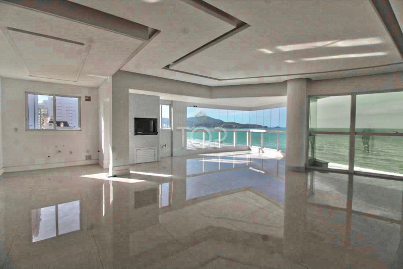 Frente mar com lazer completo na Meia Praia: 4ª foto da galeria de imagens do imóvel