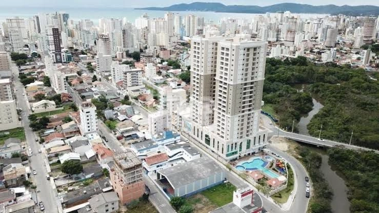 FINAMENTE MOBILIADO EM MEIA PRAIA: 45ª foto da galeria de imagens do imóvel