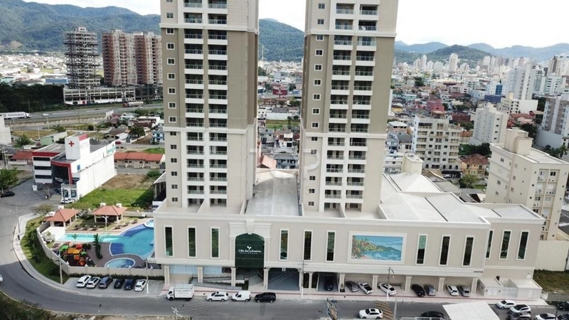FINAMENTE MOBILIADO EM MEIA PRAIA: 16ª foto da galeria de imagens do imóvel