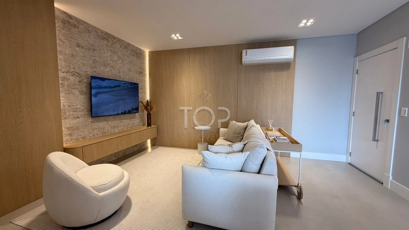 APARTAMENTO DECORADO EM MEIA PRAIA: 1ª foto da galeria de imagens do imóvel