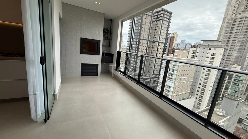 APARTAMENTO DECORADO EM MEIA PRAIA: 2ª foto da galeria de imagens do imóvel