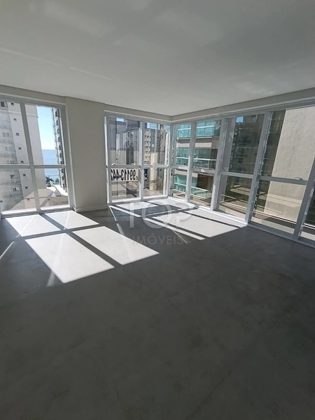 1 Apartamento por andar na quadra mar em Meia Praia: 13ª foto da galeria de imagens do imóvel