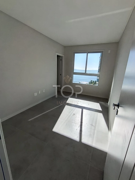1 Apartamento por andar na quadra mar em Meia Praia: 5ª foto da galeria de imagens do imóvel