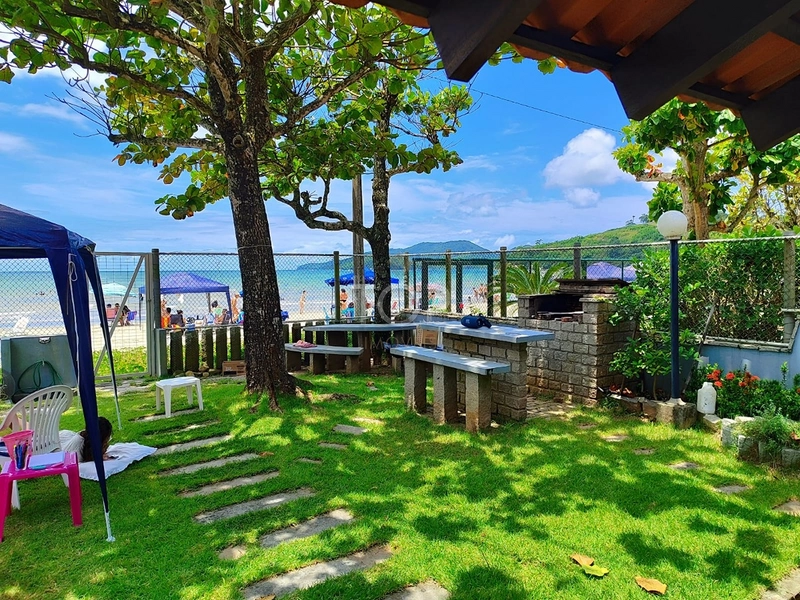 CASA FRENTE MAR EM PORTO BELO: 1ª foto da galeria de imagens do imóvel