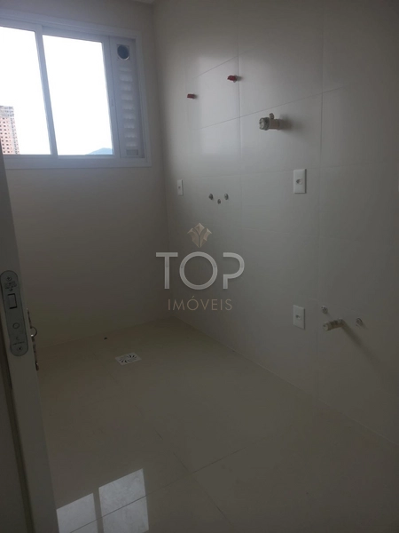 APARTAMENTO PRONTO EM MEIA PRAIA: 1ª foto da galeria de imagens do imóvel