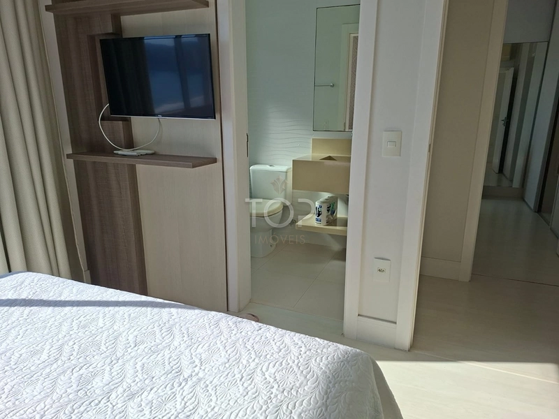 Apartamento na quadra mar em Meia Praia: 4ª foto da galeria de imagens do imóvel
