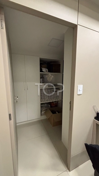 SALA COMERCIAL MOBILIADA EM MEIA PRAIA: 9ª foto da galeria de imagens do imóvel