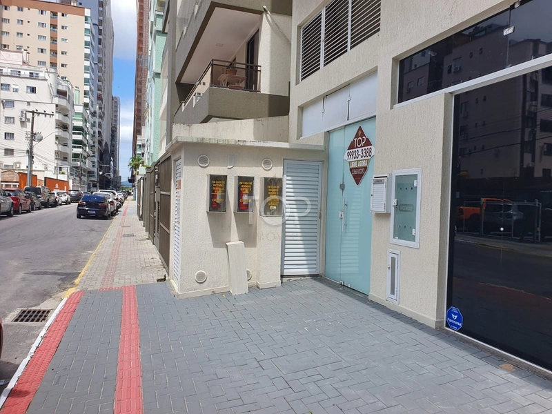 SALA COMERCIAL EM MEIA PRAIA: 1ª foto da galeria de imagens do imóvel