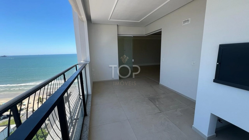 APARTAMENTO FRENTE MAR PRONTO EM MEIA PRAIA: 2ª foto da galeria de imagens do imóvel