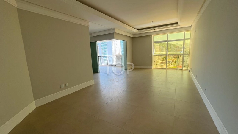 APARTAMENTO FRENTE MAR PRONTO EM MEIA PRAIA: 11ª foto da galeria de imagens do imóvel